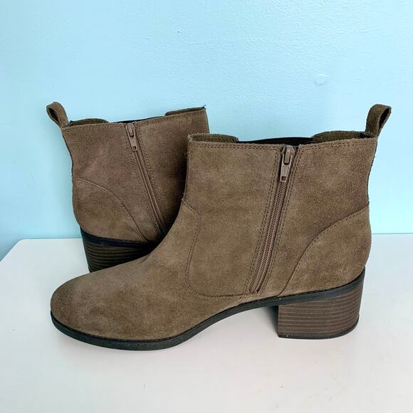 NEW Clarks Nevella Bell Ankle Boots in Dark Taupe Suede Size 12 - Picture 6 of 8